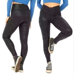 Aerie Offline Black Faux Leather The Hugging Leggings S Short